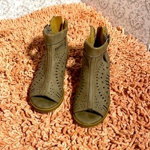 Jelly pop tan open toed ankle Sz 11 youth boot